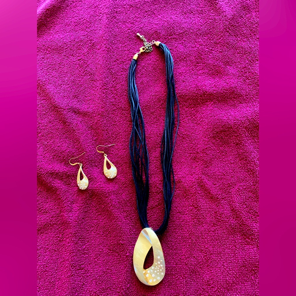 Elegant Black and Gold Necklace and Earring Set
